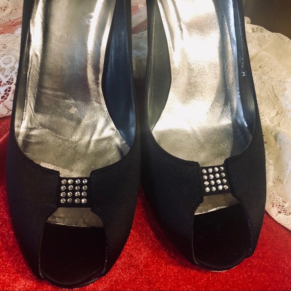 Stuart Weitzman Pumps - Picture 4 of 6